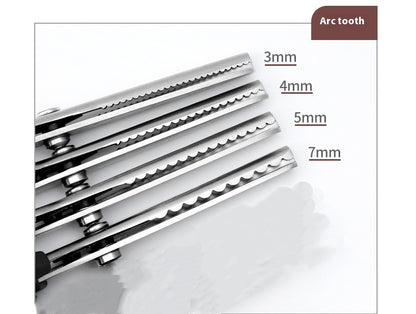 Arc tooth blade chart showing scalloped pinking blades at 3 mm, 4 mm, 5 mm and 7 mm tooth pitch, the four shears in this set