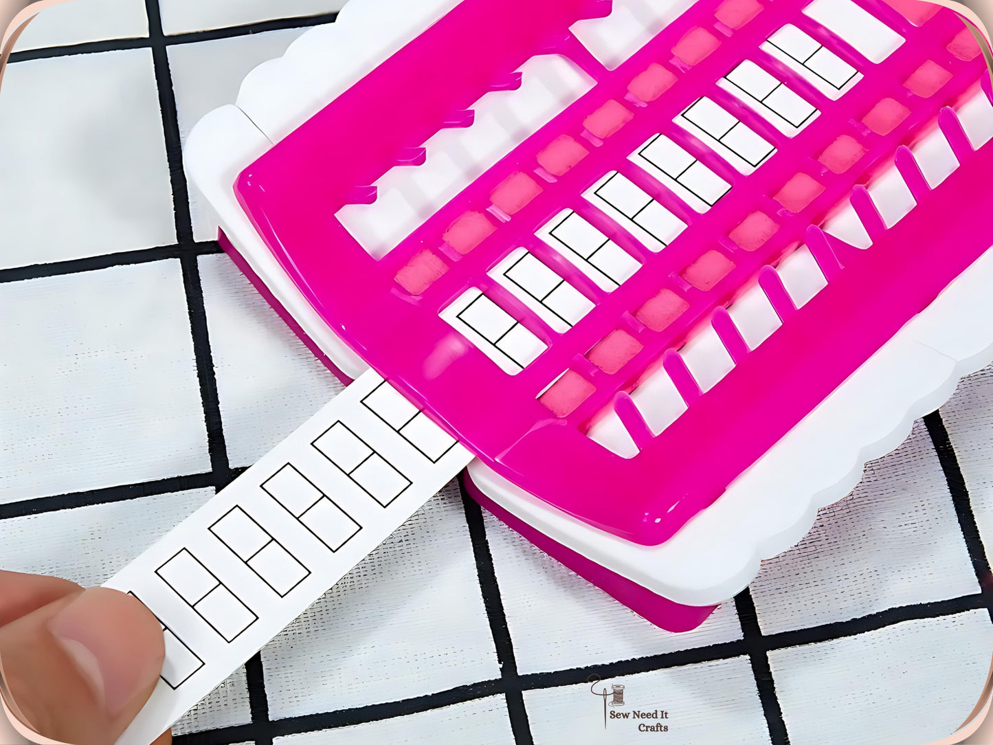 Embroidery Thread Organizer 30/50 Slots with Replaceable Number Cards, Built-In Needle Holder