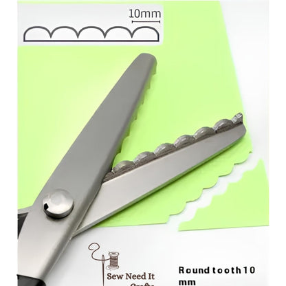 Circular arc scalloped pinking shear with a 10 mm tooth pitch, shown with its blade profile diagram and the wide scalloped edge it cuts in paper