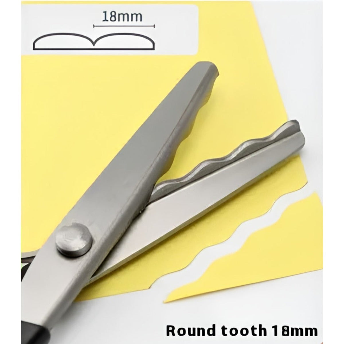 Circular arc scalloped pinking shear with an 18 mm tooth pitch, shown with its blade profile diagram and the bold sweeping scalloped edge it cuts in paper
