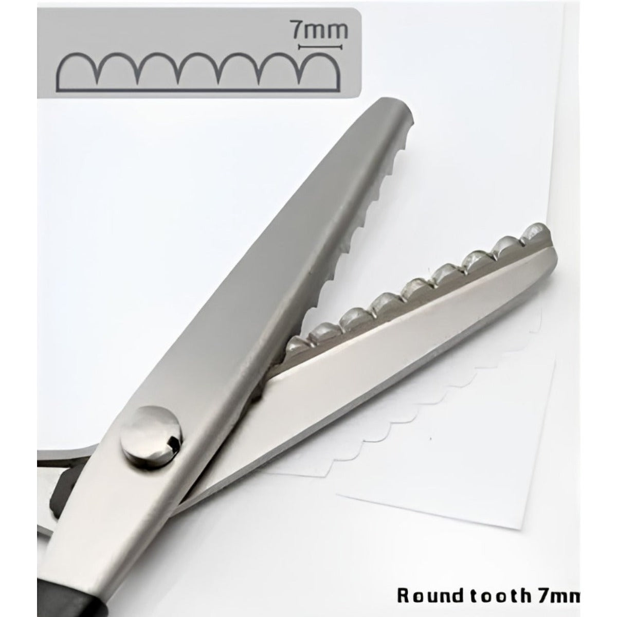 Circular arc scalloped pinking shear with a 7 mm tooth pitch, shown with its blade profile diagram and the scalloped edge it cuts in paper