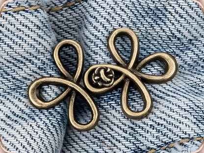 Bronze clover flower waist adjuster, one set, clipped to a denim waistband