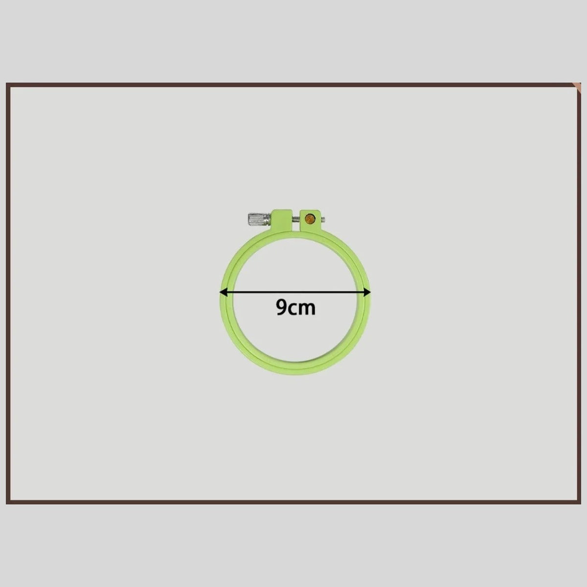 Green round plastic embroidery hoop, 9 cm inside diameter
