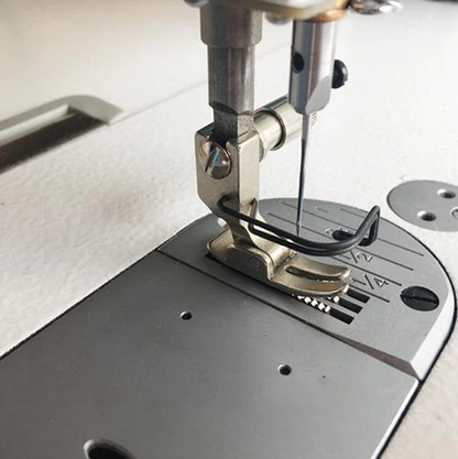 Pramp à vis à modification facile du pied pressé